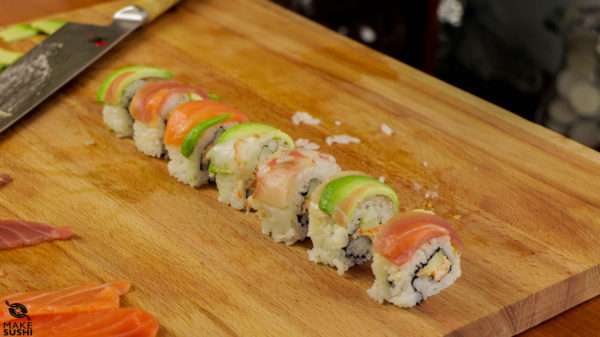 cut-rainbow-sushi-roll